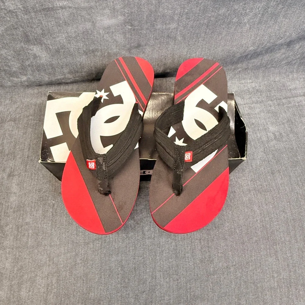 DC Shoes Central Graffik BX Mens 13 Red Black White Synthetic Skate Flip Flops